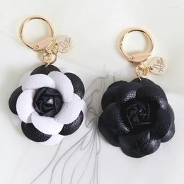 Keychains Camellia Keychain Pearl Pendant Car KeyRing Luxury Jewellery Bag Decoration Accessories