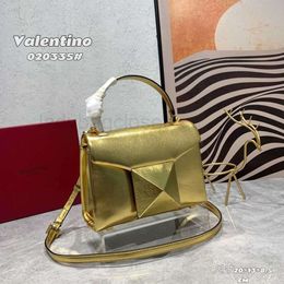 Design Bag Valentionz Crossbody Beach Small Handbags bag New Crystal Buckle Light bags for Beach bags 2023 Ladies V ins V Handbags Designer beauty nice Women Desi QBQ2