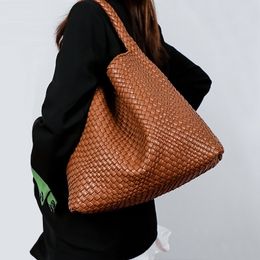 Hot Sale High Quality Women Casual Totes Ladies Soft Large Shoulder Bags Versatile Weaving Handbags Female Composite Bag Brown