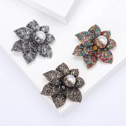 Brooches Beaut&Berry Trendy Vintage Flower For Women Unisex Rhinestone Pins 3-color Available Party Accessories Gifts