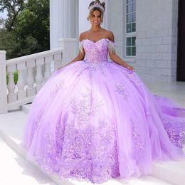 Quinceanera ثوب Tulle Lilac Ball Dresses الدانتيل الدانتيل بلورات شرابة بالخرز قبالة الكتف الطويل الأميرة عيد ميلاد الحفلات لحلوة 15 16 سنة الفتيات العجوز