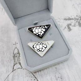Premium letter P inverted Triangle brooch full of diamonds super shiny unisex collar pin suitable for parties, school office workers to match 40*22MM