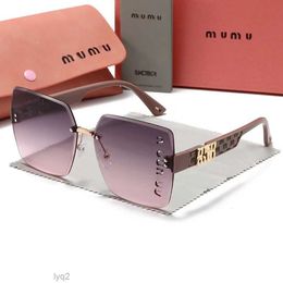 MU New sunglasses for men and women with leisure sunglasses box fashion UV visor. 106J
