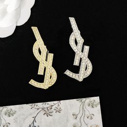 Luxury Women Designer Brand Letter Brooches Inlay Pearl Pin Crystal Rhinestone Jewellery Brooch Charm Girls Pearl Pin Men Marry Wedding Party Cloth Accessories