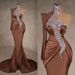 Sjöjungfrun enkla axelklänningar paljetterad kväll en glitter brun prom klänning golvlängd formella festklänningar