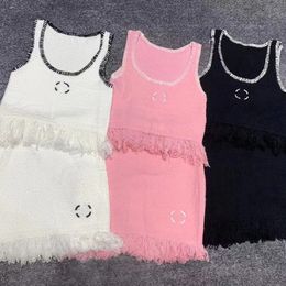 Women's o-neck knitted tassel fringe bottom short tank top and elastic waist skirt twinset 2 pc dress designer logo embroidery suit SML