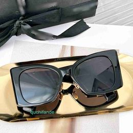 Classic Brand Retro Yoisill Sunglasses popular wears the sunglasses as sunglasses Womens oversized box them appear slim Sunscreen high-end