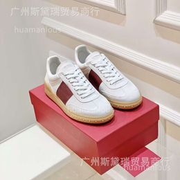 Small 2024 Sneakers Trainer Stud Designer Valentyno Shoes Vlogoo New Couple Leather Colour Block Lacing Breathable Sports Casual Board Rivet White Men Women IL25