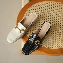 Slippers Designer Women Shoes 2024 British Style Women's Comfor Mid Heel Mule Slides Fashionable Outdoor Closed Toe