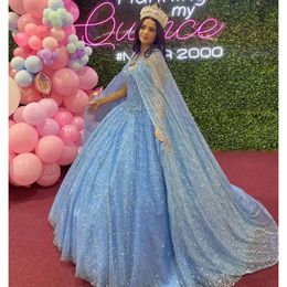 Blå himmel glitter klänning quinceanera paljett prinsessor prom party boll klänning med lång wrap älskling snörning söt 16 klänningar vestidos 15 anos es es