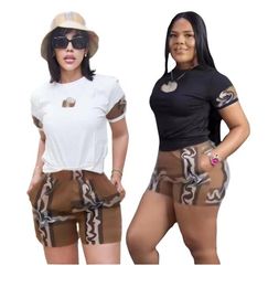 Luxo de duas peças de designer de 2 peças roupas femininas de roupas casuais roupas de manga de luvas de rua camisetas do pescoço do pescoço camisetas