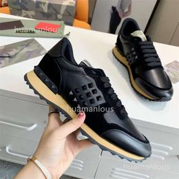Rivet Stud Trainer 2024 Designer Valentyno Vlogoo Mens Fashion Brand Sports Shoes Thick Sole Genuine Leather Casual Lace Up Sneakers Board KEOF
