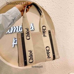 Bag Designer Bags Woody Handbag 2024 Cloee Fashion Beach One Shoulder Canvas Niche Tote Design Portable Large Tote Women's Ca 0Y0W