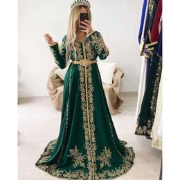 Caftan Green Graceful Marocain Emerald Formald Dresses for Woman Goldアプリケーション長袖サテンモロッコのカフタンスペシャルガウンプロムドレス