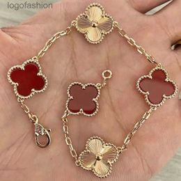 2024 Van Clover bracelets Luxury Designer Charm Bracelet Clover Pearl 4 Pieces 18k Gold Necklace Earrings Wedding Laser Brand C5ar