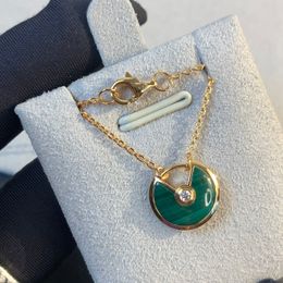 Luxury Peacock Green Carnelian White Mother of Pearl Pendant Necklace V Gold High Quality Collarbone Chain for Women