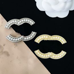 Luxury Women Men Designer Brand Letter Brooches 18K Gold Plated Inlay Pearl Crystal Rhinestone Jewellery Brooch Pin Marry Party Gift Accessorie 2Colors