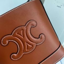 Kobiety torebki CE dzielone celowe wiadro torba na płótnie skórzana torba designerska Cowhide ma piękną pojemność C Family Triumfal Arch Mini Busket Bag Cute 6S6U