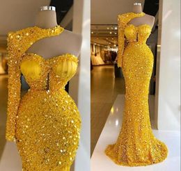 Luxury Evening Dresses Bright Yellow Sequins Beads Halter Long Sleeves Prom Dress Formal Party Gowns Custom Made Sweep Train Robe 2033681