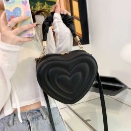 2024 Shoulder Bags Heart Bag Trendyol Winter Korea Style Handbags for Women Lady Casual Solid Colour Pu Leather Coin Purse