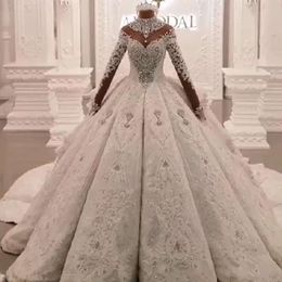 Dubai Applique z koralikami 2020 Kryształowa koronkowa suknia balowa suknia ślubna Wysoka szyja Sheer Długie rękawowe puste tylne back vestido de noiva panna młoda sukienka