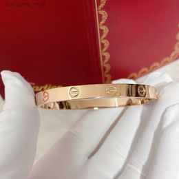 Designer Bangle 2024 Luxury Classic Thick Gold Bracelet Bracelet with Diamond Womens Top notch V-shaped Gold 18k Silver Bracelet Open Wedding Jewellery Box