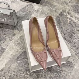 Hollowed 2024 Pumps Designer Valentyno Shoes High Heel Stud Vlogoo High Version v Powder Pointed Heels Leather Shallow Metal Buckle Out Single Women 72YT