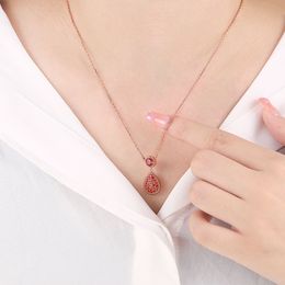 Luxury Designer Pendant Necklaces S925 Pure Silver Ruby Pomegranate Red Zircon Necklace High Grade Rose Gold Droplet Pendant for Wedding Jewerlry Accessories