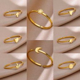 Band Rings Stainless steel ring used for womens jewelry accessories simple retro decoration moon star heart-shaped flame cross adjustable ring Q240427