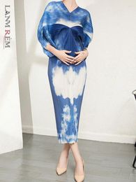 Casual Dresses LANMREM Long Pleated Dress For Women Vintage Tie Dye Print Batwing Sleeve V-neck Blue 2024 Autumn 2R9504