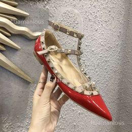 Womens Pumps Leather Designer Valentyno T-shaped High 2024 Shallow Heel Stud Single Shoes Vlogoo Ring v Rivet Spring Pointed Flat 7SPE