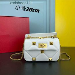 Large Crossbody Small Fashion Bag Versatile Bags Vallentiiino Stud Chain Designer Square Leather Star Style One Shoulder Rivet Handbag Lattice Flap 7B9Z DSJO