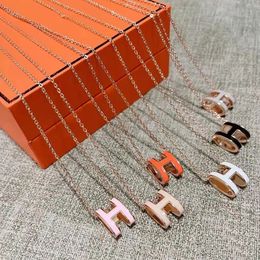 Fashion Jewlery Designer H Pendant Necklaces for women Classic Luxury enamel Necklaces High quality Letter Necklace designer Jewellery Holiday Gift