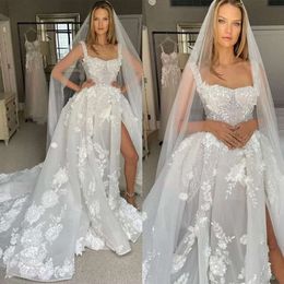 Med klänningar underbara 3D bröllop brudklänning blommor spetsar applique rems sido slits svep tåg scoop nack tyll skräddarsydd vestido de novia