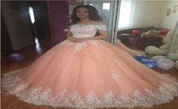 Elegant Blush Pink Ball Gown Quinceanera Dresses Off Shoulder White Lace Appliques Tulle Plus Size Sweet 15 Dresses Saudi Arabic P8322545