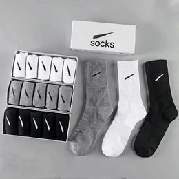Designer Sock Mens Socks Womens Classic Black White Grey Hook Solid Color Socks 5 Par/Box Football Basketball Leisure Sports Socks With Box Dhgate