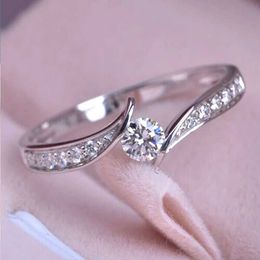 Band Rings Huitan Minimalist Womens Engagement Wedding Ring Round Cubic Zirconia Simple and Elegant Womens Accessories 2022 Fashion Jewelry J240429