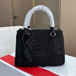 AAAAA 2024 New Fashion tote Designer Handbag Trend Women Saddle Shoulder Messenger PU Leather Vintage Hand Purse High texture MakeUp Bag 01