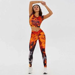 Women's Tracksuits Gymdolphins 2024 New Womens Sportswear Fire Printed Skinny Fitness Suit Short Slves T-shirt and High Waisted Leggings Y240426