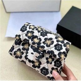 10A Fashion Mini Flower Flap Classic Designer Bag Quilted Plaid Womens Leather Print Hardware Buckle Shoulder Crossbody Metal Chain Waefo