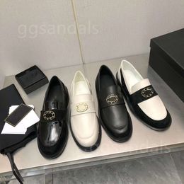 Designer loafers dress shoes black and white classic Colour uppers Centre decoration enjoy the charming and noble