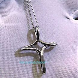 Luxury Tiifeniy Designer Pendant Halsband Yinhua Fujia Cross Halsband avancerad personlig stil 2024 Trendig mode måste ha för män och kvinnor