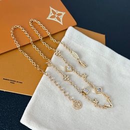 Luxury Designer Brand Letter Pendant Necklaces Chain 18K Gold Plated Crysatl Rhinestone Sweater Newklace for Women Wedding Jewerlry Accessories