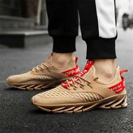 Casual Shoes Plateforme 43-44 Luxury Men's Vulcanize Sneakers Men Trends 2024 Trainers Sport Chassure Tenys Shors