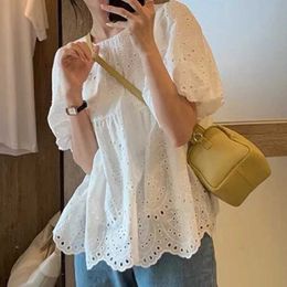 Women's Blouses Shirts French Style Embroidery Blouse for Women White Shirt Hollow Out Short Puff Slve Tops Round Collar Clothes Summer New930 Y240426