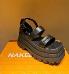Ned Wolfe Fashion Tarder Designer Mulheres deliciosas plataformas de nylon Slipper Luxury Metal Leather Flip Flips Casual Scuffs Sandals de praia Tamanho 35-40