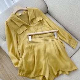 봄 여름 단색 짧은 세트 여성 단순한 캐주얼 스타일 긴 소매 셔츠 반바지 2 조각 세트 기질 레이디 의류 240428