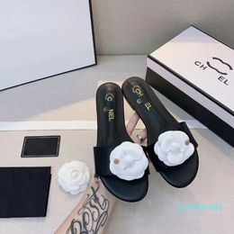Scarpe designer 2024 Paris Donne's Designer Sandals Summer Beach Luxury Channel non slip casual Flats Lettera stampata da donna Flip-Flops dimensioni 35-42