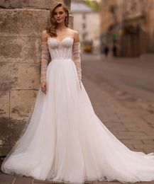 Vintage Long Tulle Garden Wedding Dresses with Sleeves A-Line Ivory Sweetheart Zipper Back Sweep Train Bridal Gowns for Women