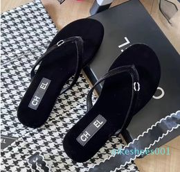 2024 Summer fashion Wide flat flip-flops 2 C classic printed letter sandals size 35-42